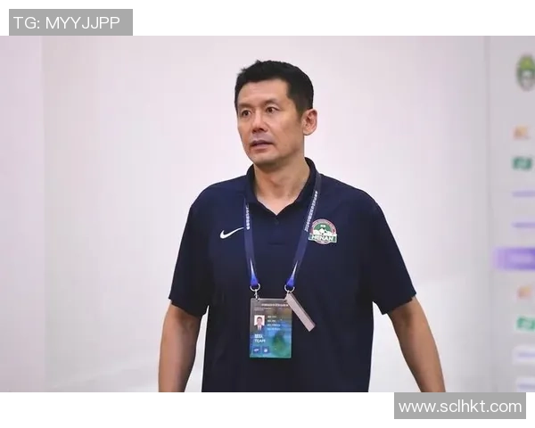 足球明星杨晨的父亲背后的故事与对儿子的影响